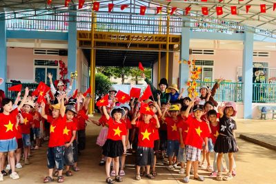 Buổi tham quan trường tiểu học Nguyễn Huệ của trẻ 5 tuổi